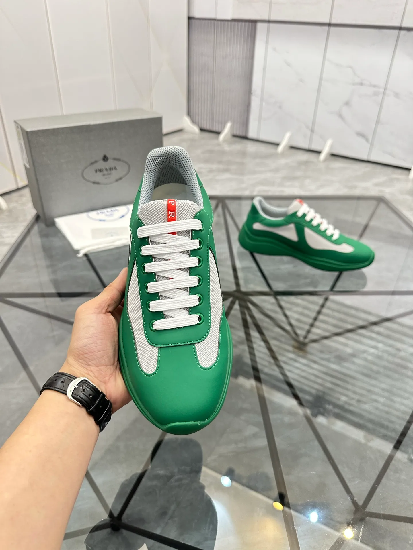 Men's shoes: 💰P360¥ Product trademark: Prada *"Prada*" low-top casual shoes Regular size: 35-47 (can be customized to 48) couple style Product materials: imported silk leather upper, breathable lining, original outsole. Number: 943